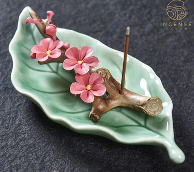 Ceramic incense holder with leaves